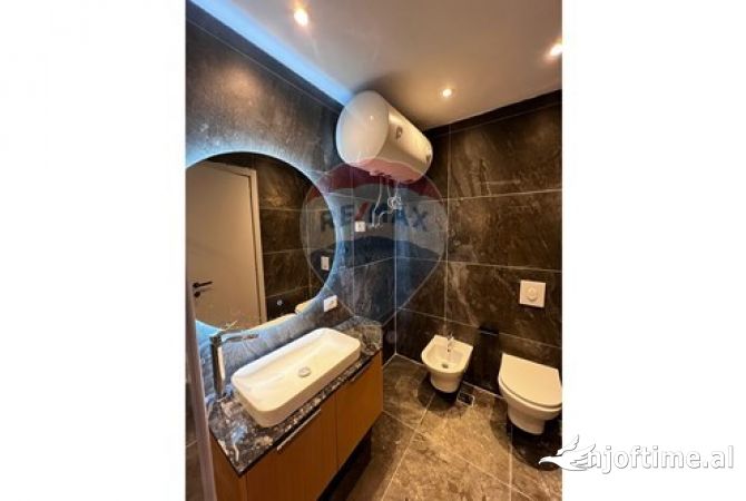 Shtepi me qera Apartament ne Tirane, 2+1, Mobilimi E mobiluar, Pagesa 900  Euro.