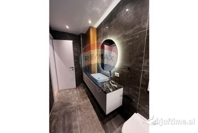 Shtepi me qera Apartament ne Tirane, 2+1, Mobilimi E mobiluar, Pagesa 900  Euro.