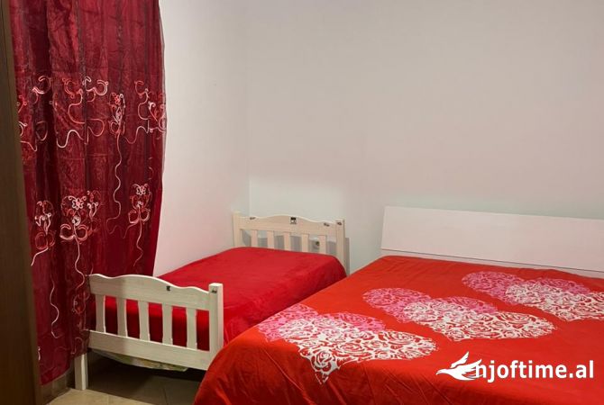 Shtepi me qera Shtepi Private ne Tirane, 1+1, Mobilimi E mobiluar, Pagesa 300  Euro.