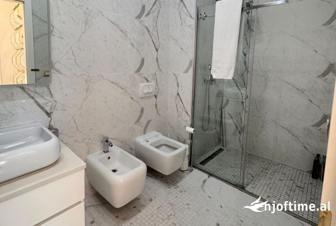 Shtepi me qera 2+1 ne Tirane - 2,000 Euro