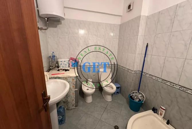 Shtepi ne shitje Apartament ne Durres, 2+1, Mobilimi E mobiluar, Pagesa 123,000  Euro.