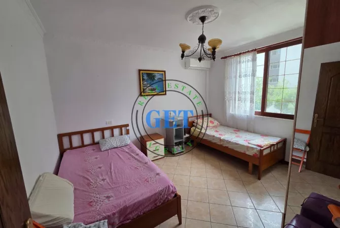 Shtepi ne shitje Apartament ne Durres, 3+1, Mobilimi E mobiluar, Pagesa 320,000  Euro.