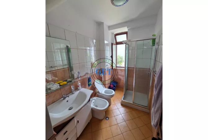 Shtepi ne shitje Apartament ne Durres, 3+1, Mobilimi E mobiluar, Pagesa 320,000  Euro.