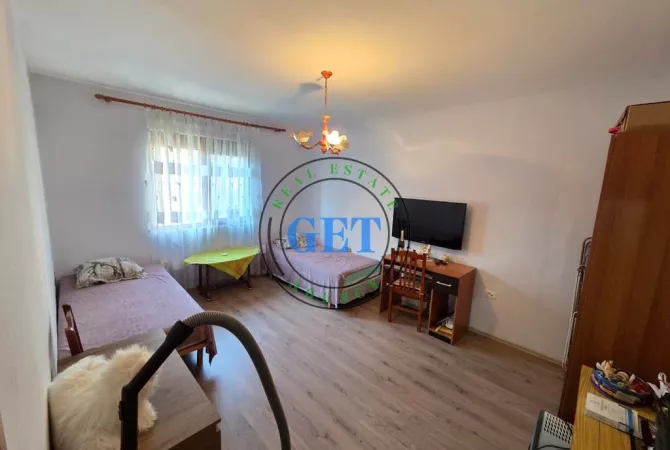 Shtepi ne shitje Apartament ne Durres, 2+1, Mobilimi E mobiluar, Pagesa 80,000  Euro.