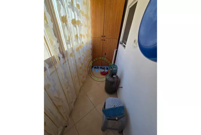 Shtepi ne shitje Apartament ne Durres, 2+1, Mobilimi E mobiluar, Pagesa 80,000  Euro.