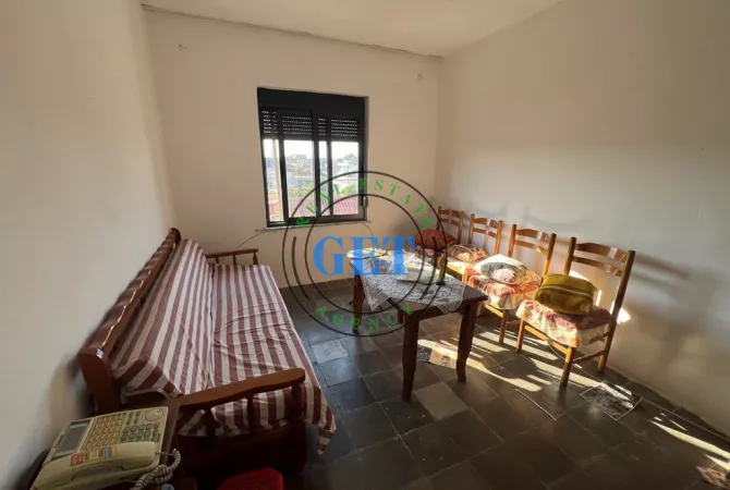 Shtepi ne shitje Apartament ne Durres, 2+1, Mobilimi Bosh, pa mobiluar, Pagesa 60,000  Euro.