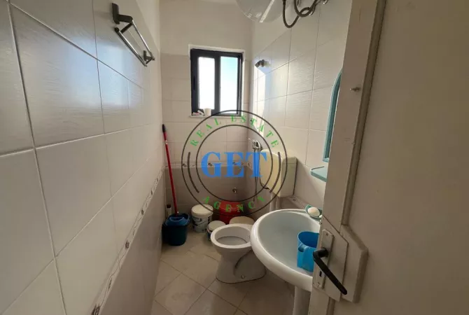 Shtepi ne shitje Apartament ne Durres, 2+1, Mobilimi Bosh, pa mobiluar, Pagesa 60,000  Euro.