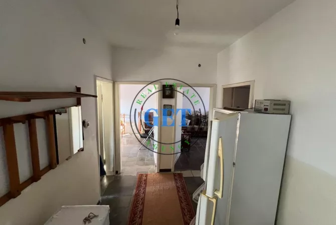 Shtepi ne shitje Apartament ne Durres, 2+1, Mobilimi Bosh, pa mobiluar, Pagesa 60,000  Euro.