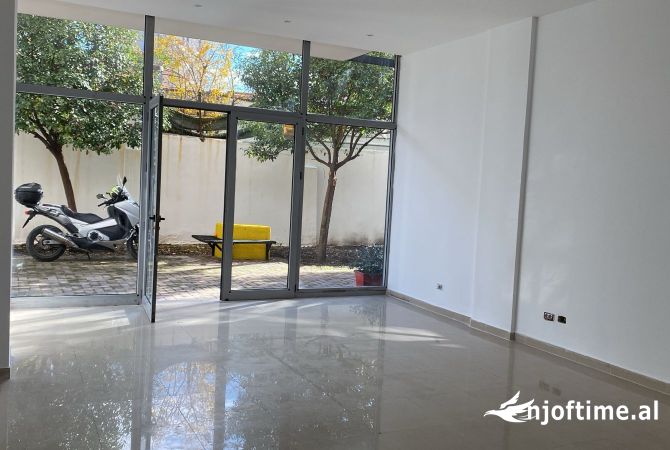Ambient biznesi me qera 1+1 ne Tirane - 420 Euro