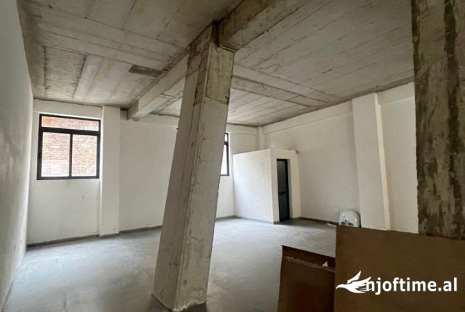 Ambient biznesi me qera 1+1 ne Tirane - 2,000 Euro