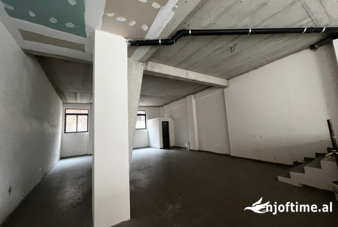 Ambient biznesi me qera 1+1 ne Tirane - 2,000 Euro