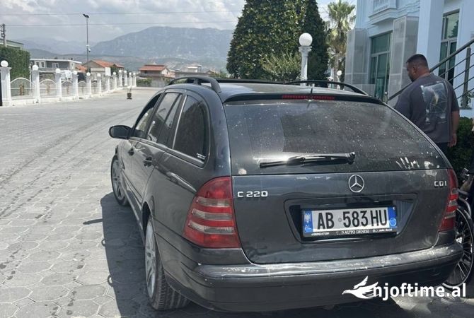 Auto in Vendita  a Kruja - 3,600 Euro