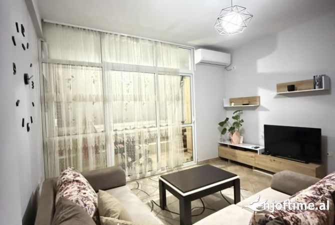 Shtepi me qera Apartament ne Tirane, 1+1, Mobilimi E mobiluar, Pagesa 450  Euro.