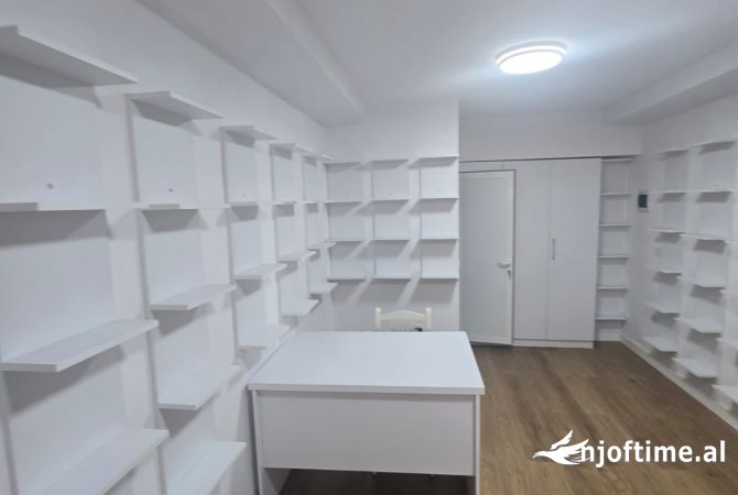 AMBJENT BIZNESI/ DYQAN ME QIRA PRANE SHESHIT WILLSON