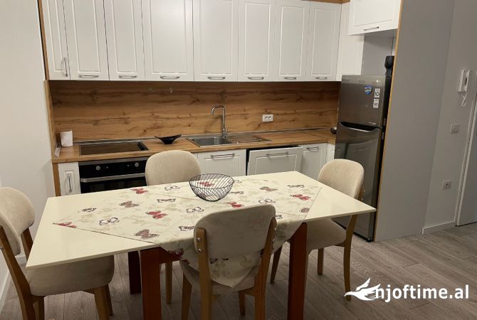 Shtepi me qera Apartament ne Tirane, 1+1, Mobilimi E mobiluar, Pagesa 500  Euro.