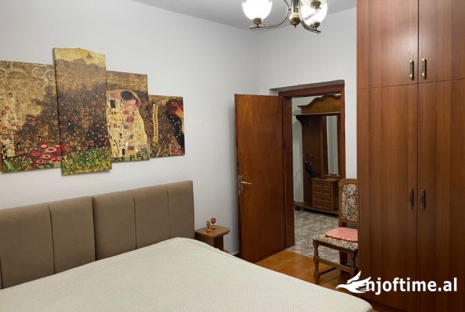 Shtepi me qera Apartament ne Tirane, 2+1, Mobilimi E mobiluar, Pagesa 600  Euro.