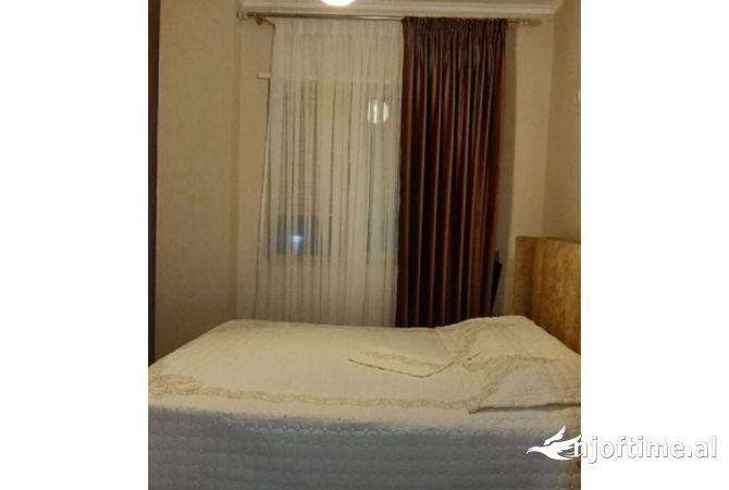 Shtepi me qera Apartament ne Tirane, 3+1, Mobilimi E mobiluar, Pagesa 800  Euro.