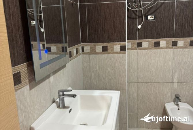 Shtepi me qera Apartament ne Tirane, 2+1, Mobilimi E mobiluar, Pagesa 550  Euro.