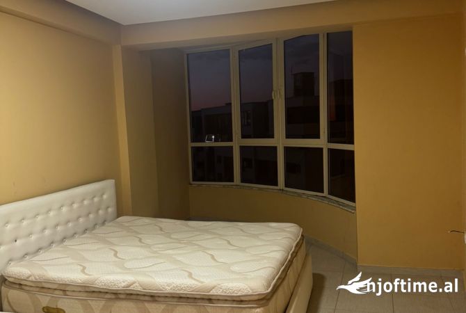 Shtepi me qera Apartament ne Tirane, 2+1, Mobilimi E mobiluar, Pagesa 550  Euro.