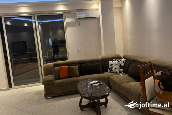 Shtepi me qera Apartament ne Tirane, 2+1, Mobilimi E mobiluar, Pagesa 550  Euro.