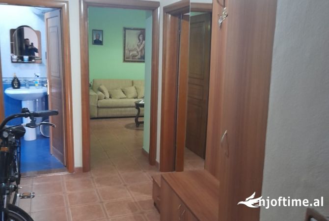 Shtepi me qera Apartament ne Tirane, 2+1, Mobilimi E mobiluar, Pagesa 500  Euro.