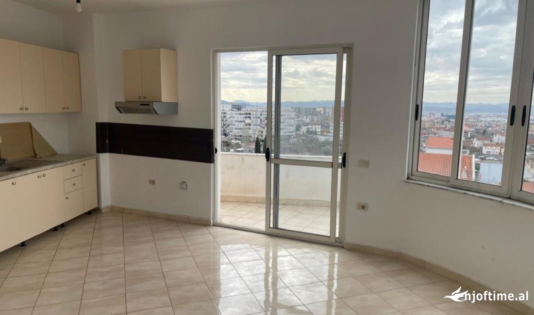 Shtepi ne shitje Apartament ne Tirane, 1+1, Mobilimi Bosh, pa mobiluar, Pagesa 85,000  Euro.