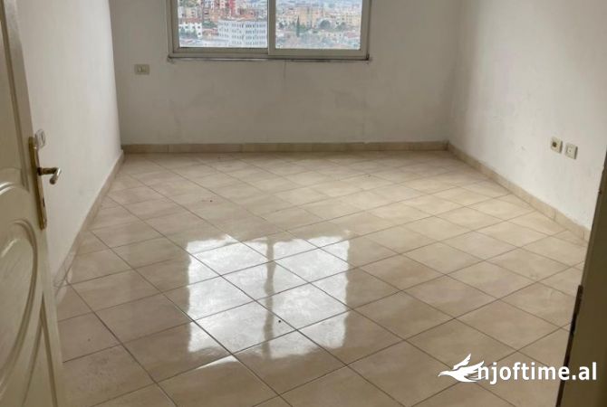 Shtepi ne shitje Apartament ne Tirane, 1+1, Mobilimi Bosh, pa mobiluar, Pagesa 85,000  Euro.