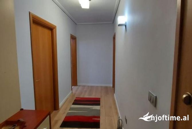 Shtepi me qera Apartament ne Tirane, 2+1, Mobilimi E mobiluar, Pagesa 650  Euro.