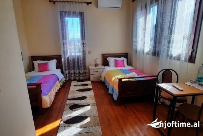 Shtepi me qera Shtepi Private ne Tirane, 4+1, Mobilimi E mobiluar, Pagesa 1,400  Euro.