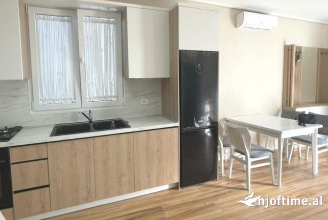 Shtepi me qera Shtepi Private ne Tirane, 2+1, Mobilimi E mobiluar, Pagesa 700  Euro.