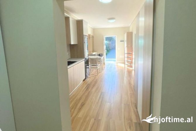 Shtepi me qera Shtepi Private ne Tirane, 2+1, Mobilimi E mobiluar, Pagesa 700  Euro.