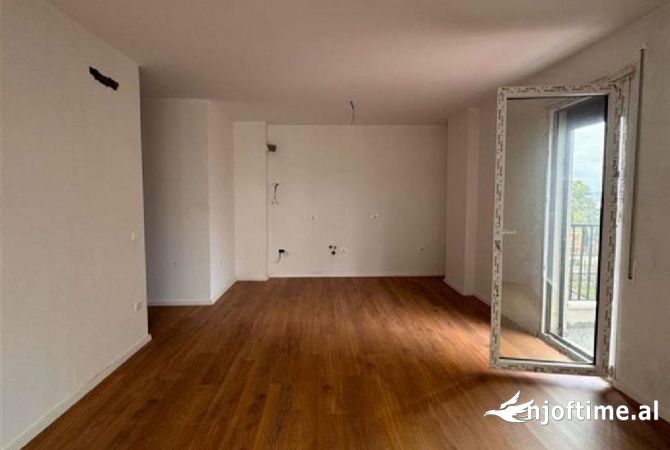 Ambient biznesi me qera 1+1 ne Tirane - 600 Euro