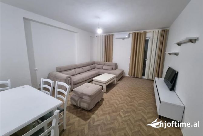 Shtepi me qera 2+1 ne Tirane - 650 Euro