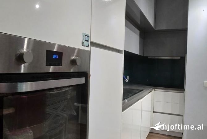Shtepi me qera Apartament ne Tirane, 2+1, Mobilimi E mobiluar, Pagesa 720  Euro.