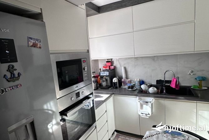 Shtepi ne shitje Apartament ne Tirane, 3+1, Mobilimi E mobiluar, Pagesa 215,000  Euro.