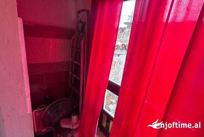 Shtepi ne shitje Apartament ne Tirane, 2+1, Mobilimi E mobiluar, Pagesa 88,000  Euro.