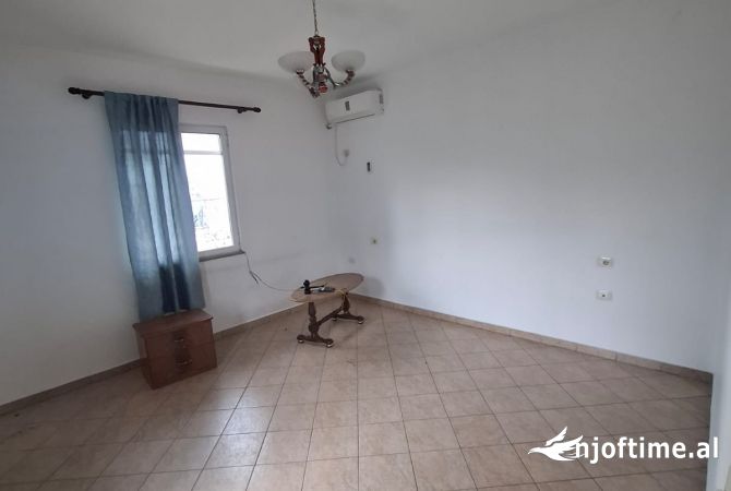 Shtepi me qera 2+1 ne Tirane - 400 Euro