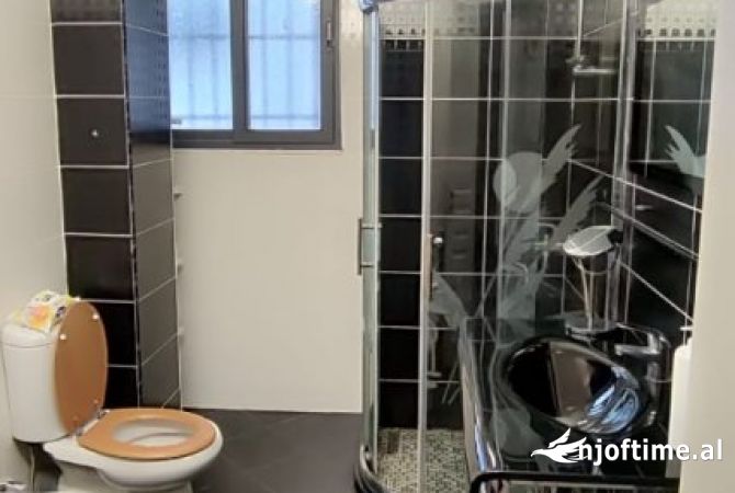 Shtepi me qera Apartament ne Tirane, 2+1, Mobilimi Pjeserisht e mobiluar, Pagesa 350  Euro.