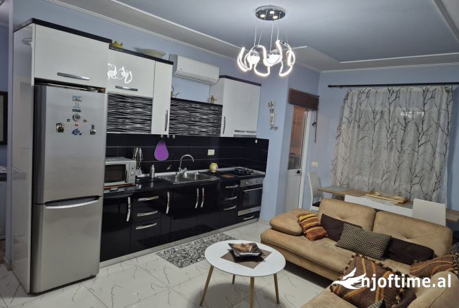 Shtepi me qera Apartament ne Tirane, 1+1, Mobilimi E mobiluar, Pagesa 650  Euro.