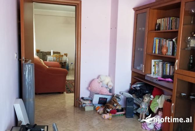 Shtepi me qera 2+1 ne Tirane - 430 Euro