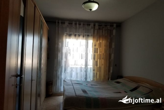 Shtepi me qera Apartament ne Tirane, 2+1, Mobilimi E mobiluar, Pagesa 430  Euro.