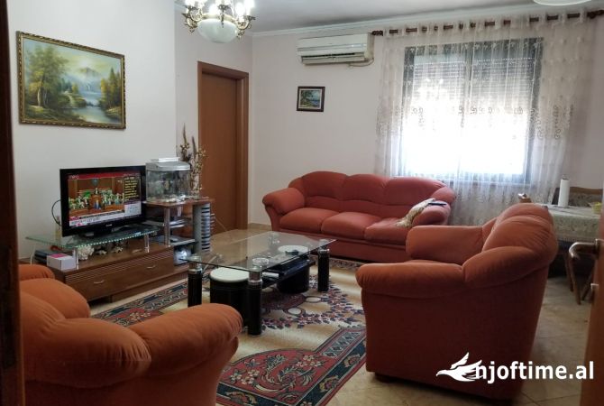 Shtepi me qera 2+1 ne Tirane - 430 Euro