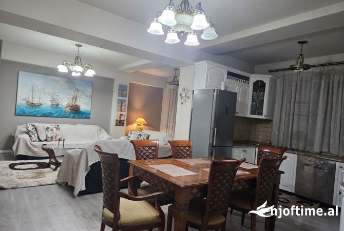 Shtepi me qera 3+1 ne Tirane - 1,300 Euro