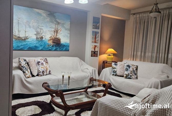 Shtepi me qera 3+1 ne Tirane - 1,300 Euro