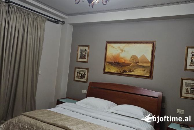 Shtepi me qera Apartament ne Tirane, 3+1, Mobilimi E mobiluar, Pagesa 1,300  Euro.