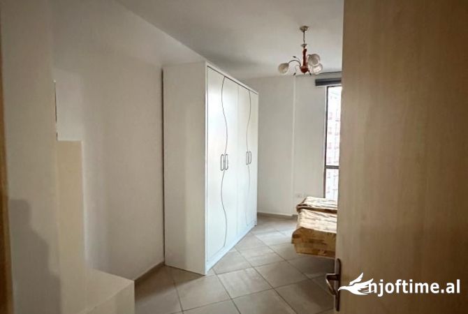 Shtepi ne shitje Apartament ne Tirane, 1+1, Mobilimi E mobiluar, Pagesa 90,000  Euro.
