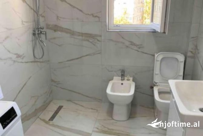 Shtepi ne shitje Apartament ne Tirane, 1+1, Mobilimi E mobiluar, Pagesa 246,000  Euro.