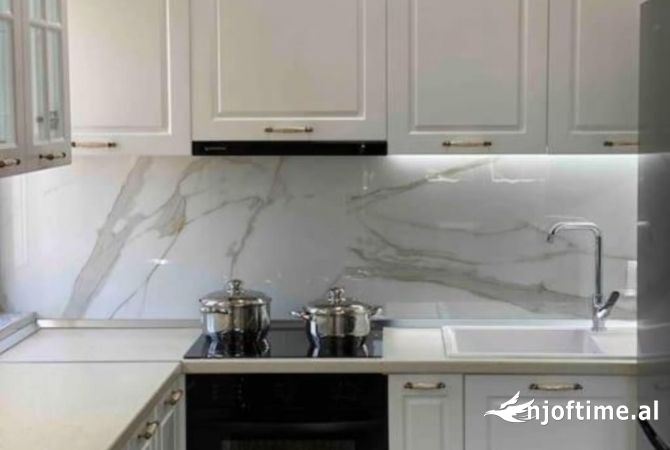 Shtepi ne shitje Apartament ne Tirane, 1+1, Mobilimi E mobiluar, Pagesa 246,000  Euro.