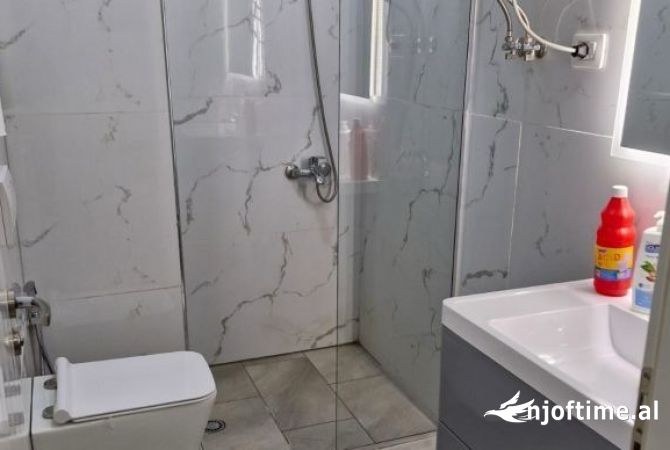 Shtepi me qera Apartament ne Tirane, 2+1, Mobilimi E mobiluar, Pagesa 600  Euro.