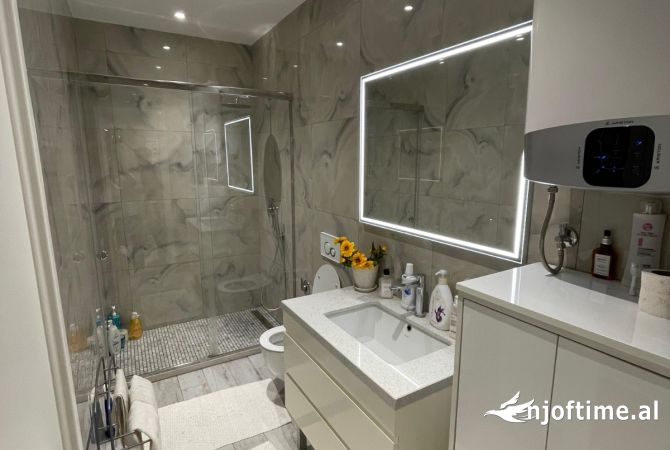 Shtepi ne shitje Apartament ne Tirane, 3+1, Mobilimi E mobiluar, Pagesa 180,000  Euro.